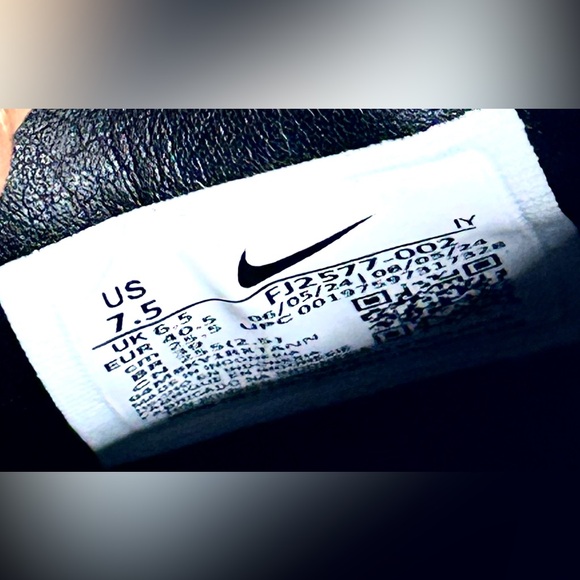 BRAND NEW black leather Nike Phantom GX sneaker women’s size 7.5 men’s size 6. - Picture 4 of 9